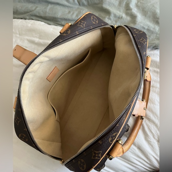 AUTHENTIC Louis Vuitton purse. - Picture 2 of 6